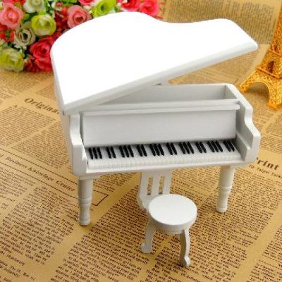 厂家供应白色木质三角钢琴音乐盒八音盒