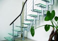 脊索楼梯为钢木楼梯常见样式