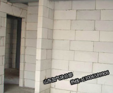 濟(jì)南加氣塊廠家專業(yè)生產(chǎn)節(jié)能型墻材加氣砌塊