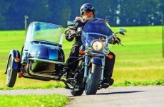 鈴木Intruder 1500側三輪摩托車