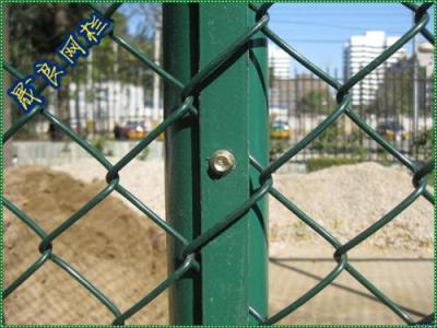 足球场铁丝隔离栅篮球场绿色防护栏包塑围网